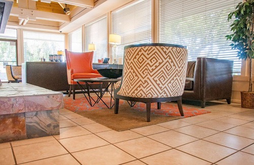 Raisin Hotel | Comfortable Stay at Best Western Village Inn with Pool