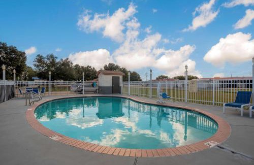 Ville Platte Hotel | Inviting Stay at Best Western Ville Platte with Pool & Breakfast