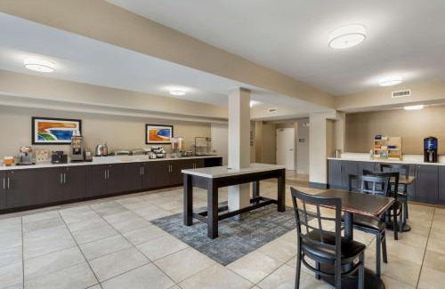 Watertown Hotel | Pet-Friendly Retreat at Best Western Watertown Inn & Suites
