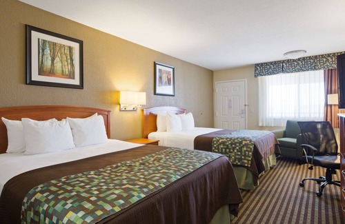 Dumas Hotel | Cozy Retreat at Best Western Windsor Inn with Pool & Spa