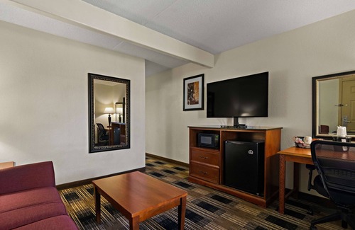 Fayetteville Hotel | Budget-Friendly Getaway at Best Western Windsor Suites