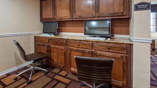 Lubbock Hotel | Relax at Best Western Plus Lubbock Windsor Inn & Enjoy Amenities