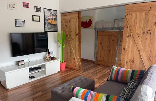 Parede Apartment | Family-Friendly BestHomeStay Near Parede Beach, Lisbon