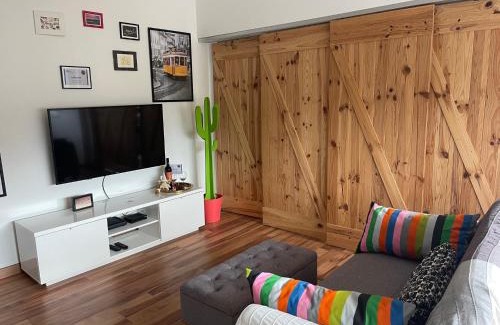Parede Apartment | Family-Friendly BestHomeStay Near Parede Beach, Lisbon