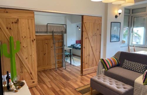 Parede Apartment | Family-Friendly BestHomeStay Near Parede Beach, Lisbon