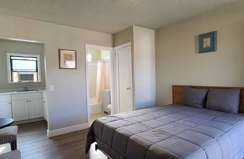 Bitter Lake Hotel | Eco-Friendly Beston Inn Seattle: Family Comfort Awaits