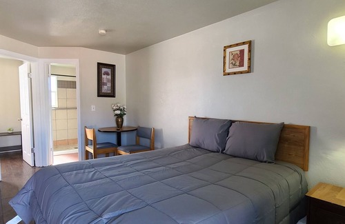 Bitter Lake Hotel | Eco-Friendly Beston Inn Seattle: Family Comfort Awaits