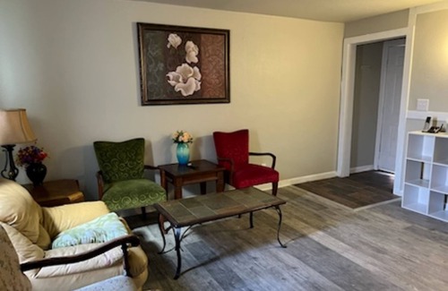 Bitter Lake Hotel | Eco-Friendly Beston Inn Seattle: Family Comfort Awaits