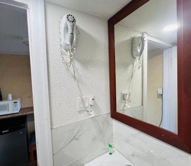 Windsor Hotel | Budget-Friendly Comfort at Bestway Motel - 7.9/10 Rating