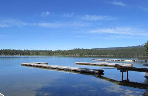 McCall House | Cozy Beth's Lakeside Cabin with Private Beach & Ocean Views