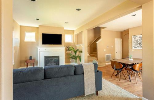North Bethany Apartment | Pet-Friendly Bethany Retreat with Pool Near Brewery & Golf