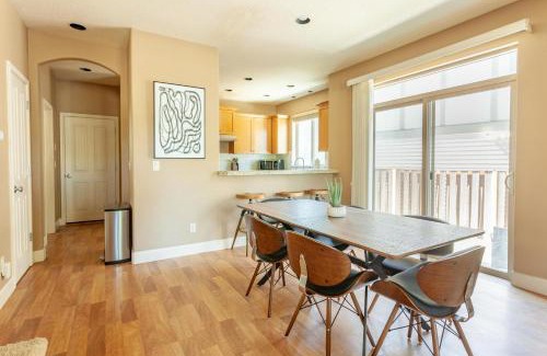 North Bethany Apartment | Pet-Friendly Bethany Retreat with Pool Near Brewery & Golf