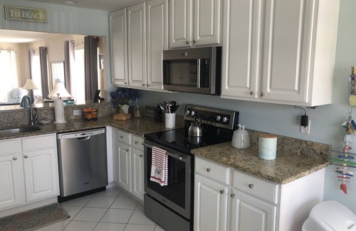 Ocean View Condo | Unwind at Bethany Bay: Pet-Friendly Oceanfront Retreat
