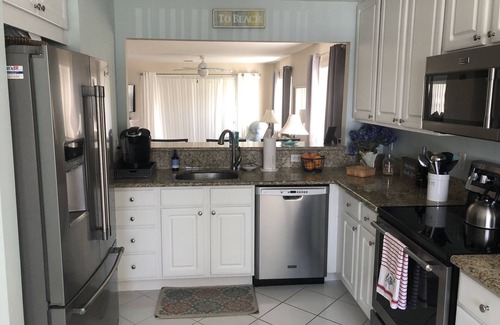 Ocean View Condo | Unwind at Bethany Bay: Pet-Friendly Oceanfront Retreat