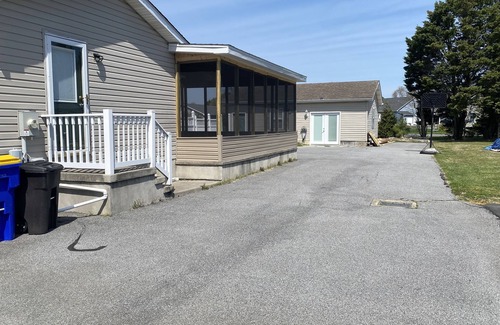 Cedar Neck House | Family and Pet-Friendly Hotel Near Bethany Beach & Marinas