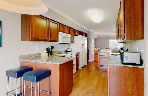 Ocean View Condo | Relaxing Bethany Marina Condo with Pool & Water Views