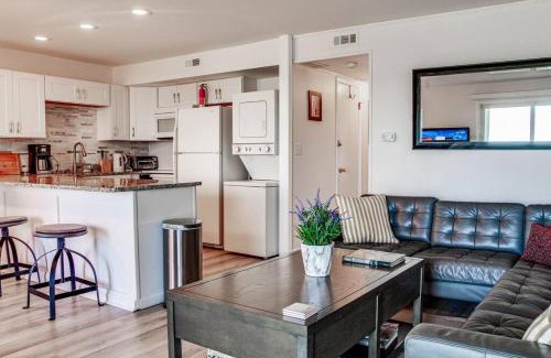 Ocean View Apartment | Oceanfront Bethany Condo: Pet-Friendly with Pool Access