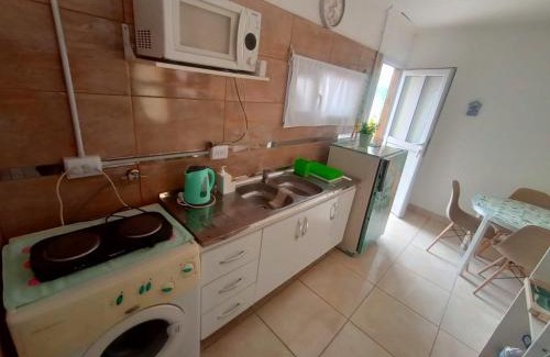 Zapala Apartment | Kid-Friendly Bethel Alojamiento with Stellar 9.4 Rating