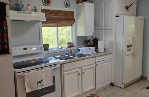 Chewalla Cabin | Inviting Bethel Springs Country Cottage - Pet & Child Friendly