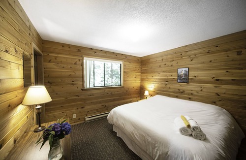 Regional District of Nanaimo Cabin | Eco-Friendly Retreat at Bethlehem Centre – Rated 8.8/10