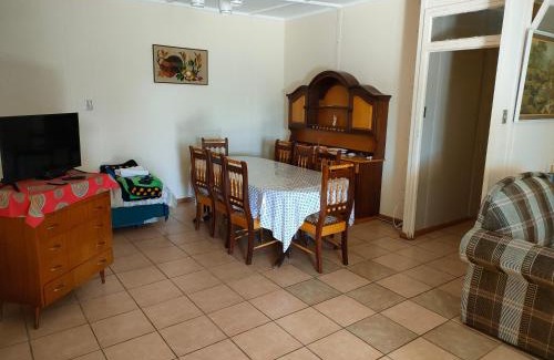 Gariepdam House | Convenient Bets Guesthouse: Pet and Child Friendly Stay