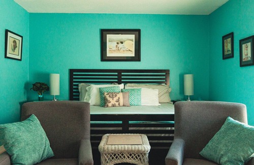 Yelm Bed & Breakfast | Discover Betsy Pease: A Guest Rated 10/10 BNB with Pool