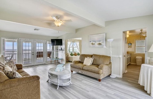 Bermuda Beach House | Seaside Bliss at Betsy's Beachfront Cottage - Pet Friendly!