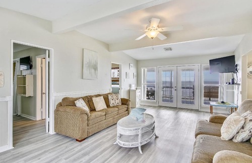 Bermuda Beach House | Seaside Bliss at Betsy's Beachfront Cottage - Pet Friendly!