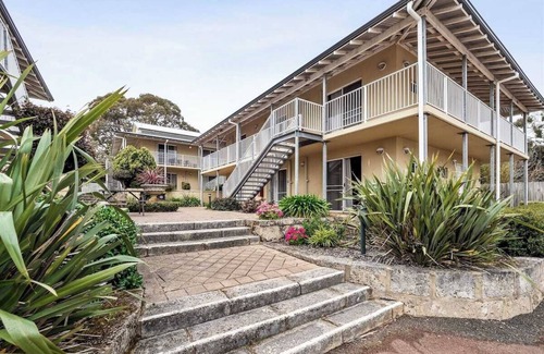 Margaret River Apartment | Central Apartment Siana: Free Parking & Family Friendly