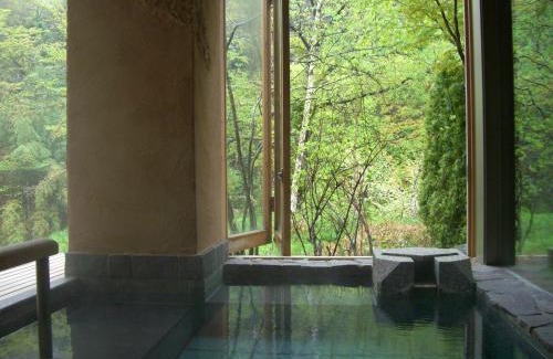 Minakami Hotel | Elegant Bettei Senjyuan: 5-Star Retreat with Hot Tub