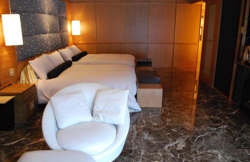 Minakami Hotel | Elegant Bettei Senjyuan: 5-Star Retreat with Hot Tub