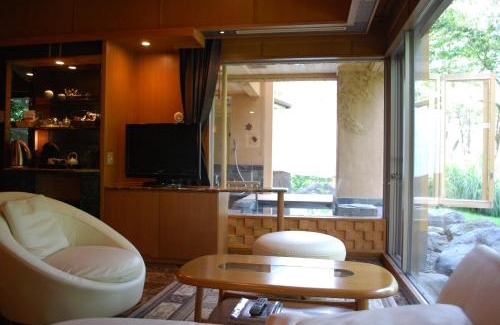 Minakami Hotel | Elegant Bettei Senjyuan: 5-Star Retreat with Hot Tub