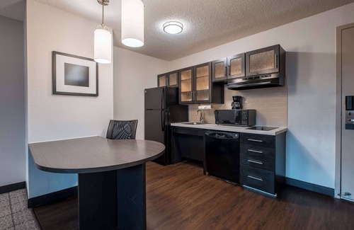 Fossil Creek Apartment | Ideal Getaway: Free Parking, Pet Friendly & Family Focused