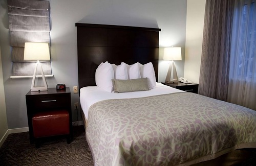 Sunnyvale Resort | Ideal Getaway: 2BR Suites with Pool & Pet-Friendly Amenities