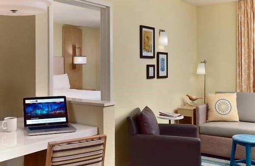 Andover Hotel | Your Ideal Getaway: Close to Methuen Memorial Music Hall!