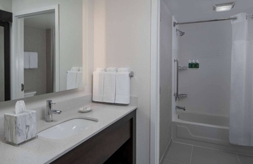 Fairfax Hotel | Ideal Retreat: 3 Modern Units Near Stringfellow Park