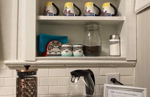 Hickory House | Inviting "Better Days" Inn: Family & Pet Friendly Near Downtown
