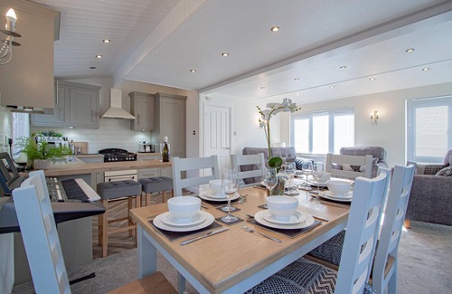 Troutbeck Bridge Cabin | Getaway at Betteridge View Lodge - Family-Friendly Retreat