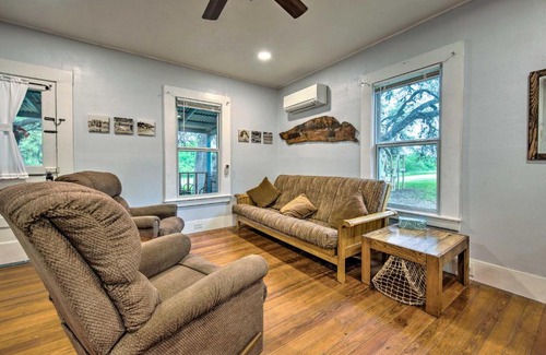 Blanco House | Betty B's River House: Family-Friendly Retreat by Blanco Park