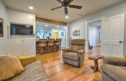 Blanco House | Betty B's River House: Family-Friendly Retreat by Blanco Park