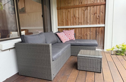 Tewantin House | Betty on Hilton - Steps from Noosa River with Spa & Kitchen