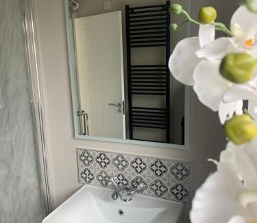 Newry House | Betty's Cottage: Family-Friendly Retreat with Top Reviews