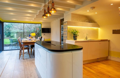 Burford Cottage | Betty's Cottage: Pet-Friendly Retreat Near Burford