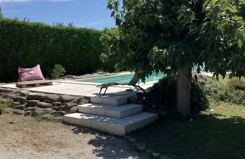 Entraigues-sur-la-Sorgue House | Relaxing Garden Villa with Pool Near Avignon and Ventoux