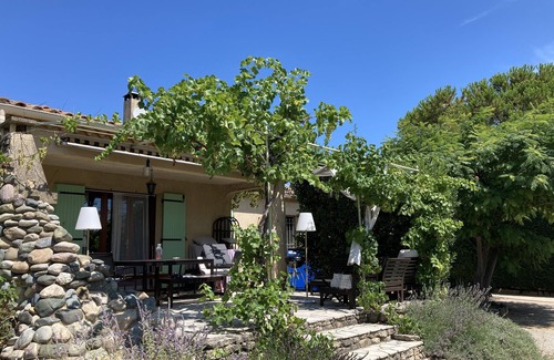 Entraigues-sur-la-Sorgue House | Relaxing Garden Villa with Pool Near Avignon and Ventoux