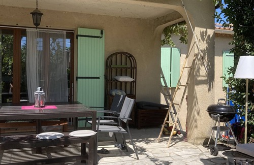 Entraigues-sur-la-Sorgue House | Relaxing Garden Villa with Pool Near Avignon and Ventoux
