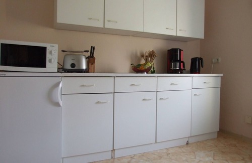 Schonfeld Apartment | Charming Apartment Near Castles with Pool and Kitchen