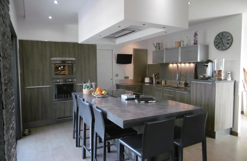 Sollies-Ville House | Discover Villa with Heated Pool Between Cassis & St Tropez