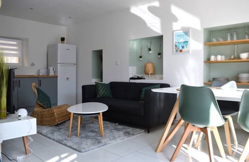 Colombiers-sur-Seulles House | Revitalizing Retreat Between Land and Sea Awaits You