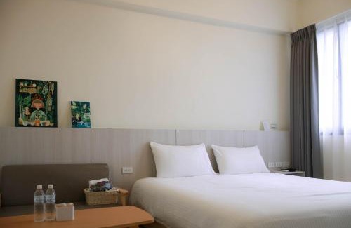 Ji'an Bed & Breakfast | Mountain Retreat: Family-Friendly Between Mountains B&B